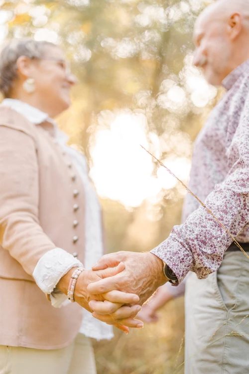 événement bonheur amour geste se tenir la main